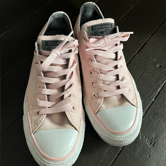 pink converse - Picture 1 of 6
